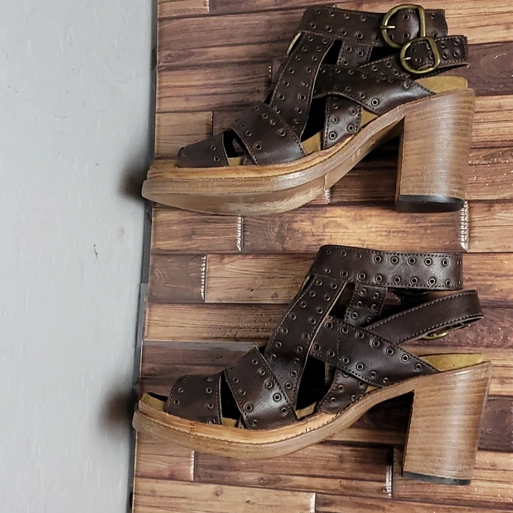 AREA FORTE  Stacked Strappy Buckle Heel 39